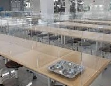 vách ngăn mica bàn làm việc