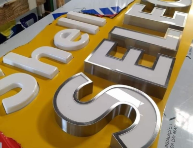 bảng hiệu chữ nỗi 3D bằng mica
